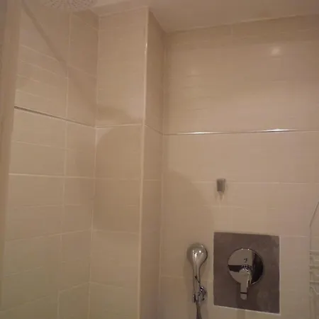 Appartement Avignon Centre Intra Muros Cour Exterieure Parking Prive Gratuit Exterior photo