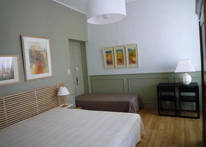 Appartement Avignon Centre Intra Muros Cour Exterieure Parking Prive Gratuit